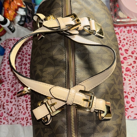 EUC MK hand bag. Can be a crossbody with a long strap. Long strap not included. - Picture 8 of 16